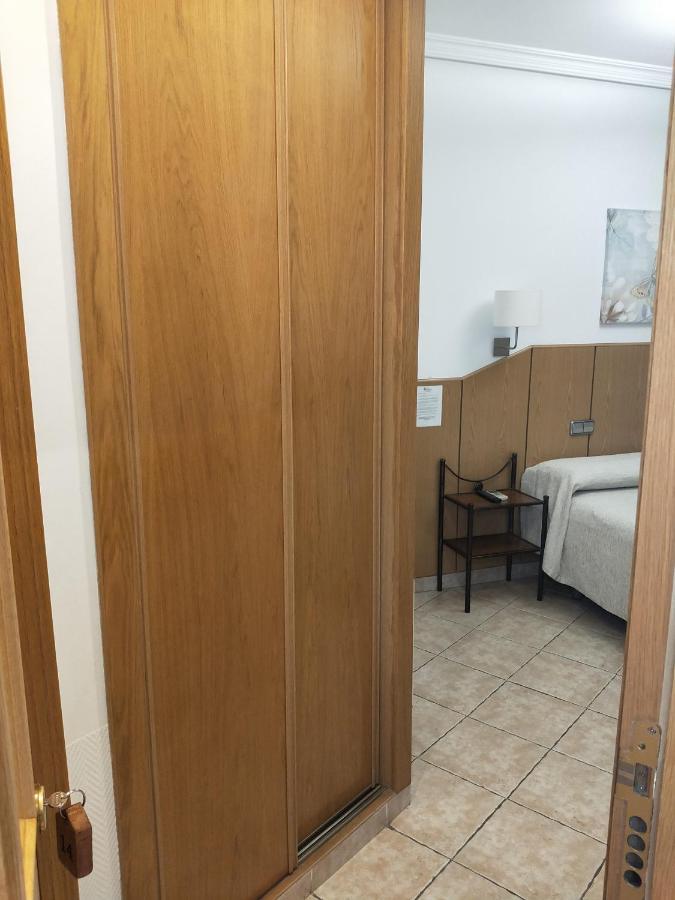 Hostal Maria Ronda Madrid Buitenkant foto