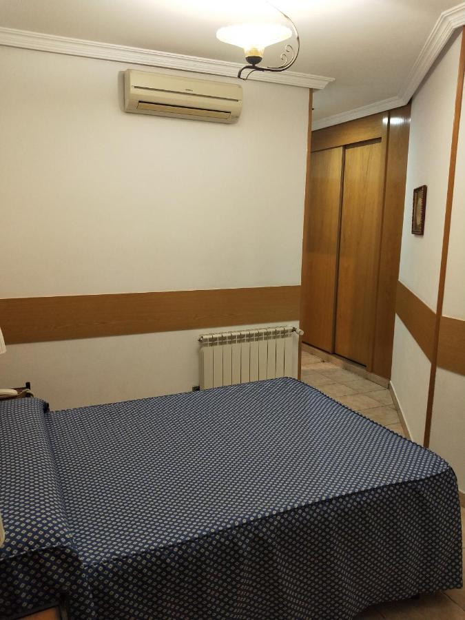 Hostal Maria Ronda Madrid Buitenkant foto
