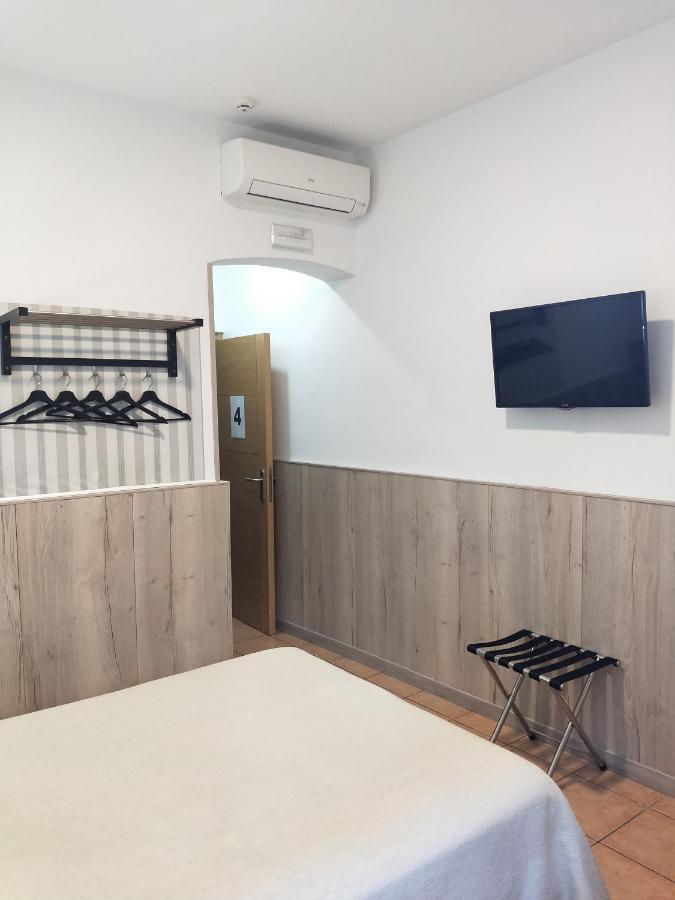 Hostal Maria Ronda Madrid Buitenkant foto