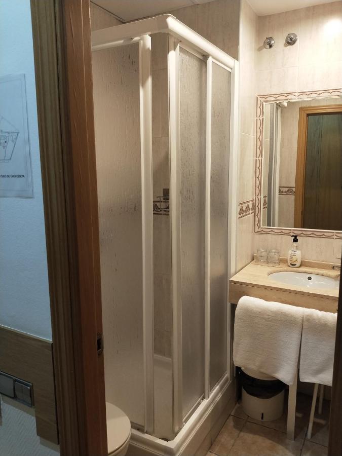 Hostal Maria Ronda Madrid Buitenkant foto