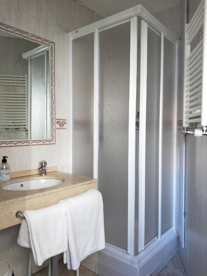 Hostal Maria Ronda Madrid Buitenkant foto