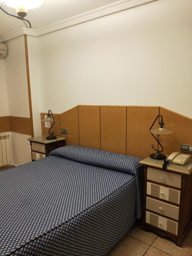 Hostal Maria Ronda Madrid Buitenkant foto