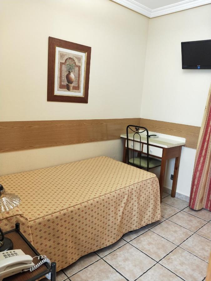 Hostal Maria Ronda Madrid Buitenkant foto
