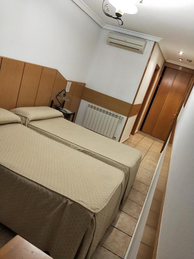 Hostal Maria Ronda Madrid Buitenkant foto