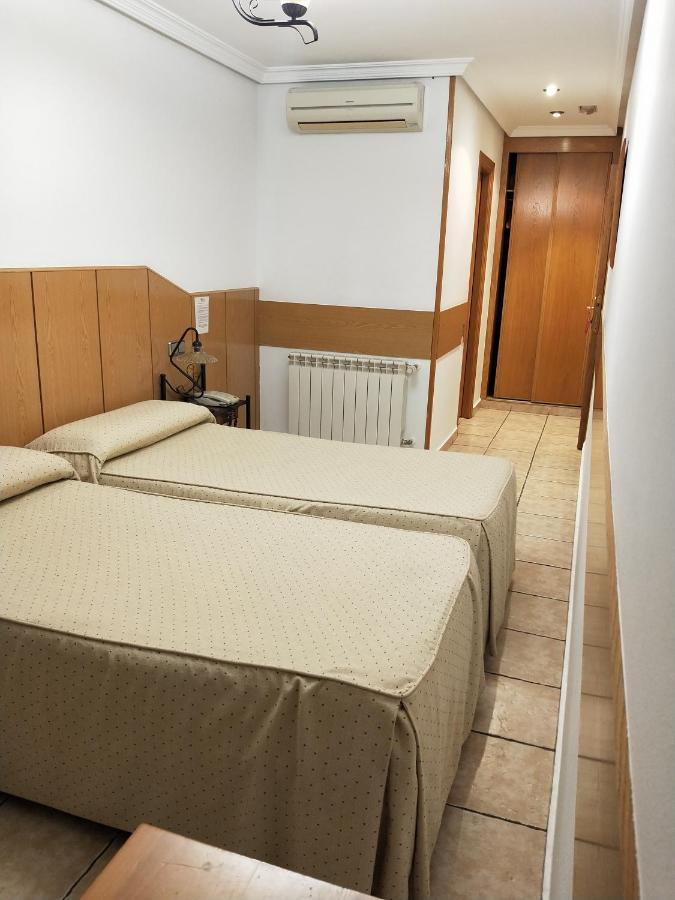 Hostal Maria Ronda Madrid Buitenkant foto