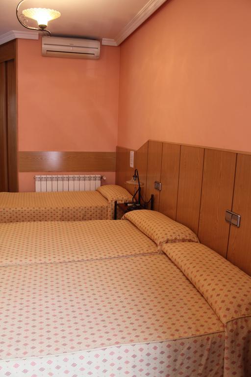 Hostal Maria Ronda Madrid Buitenkant foto