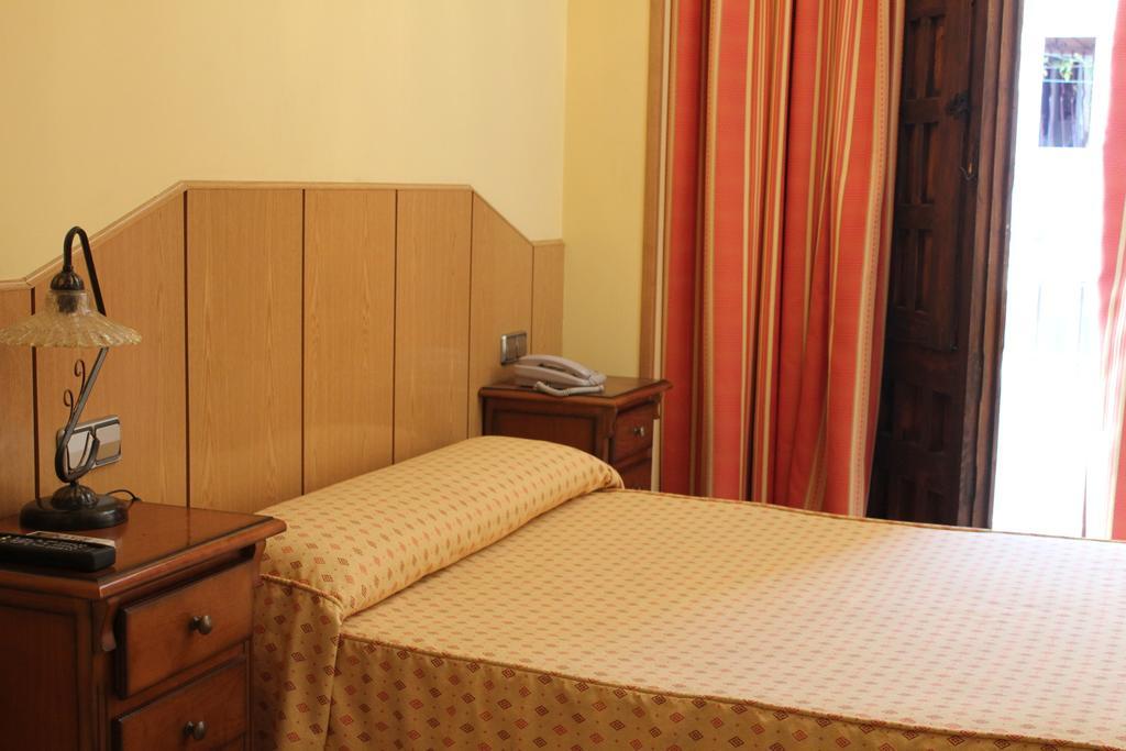 Hostal Maria Ronda Madrid Buitenkant foto