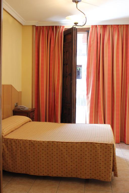 Hostal Maria Ronda Madrid Kamer foto