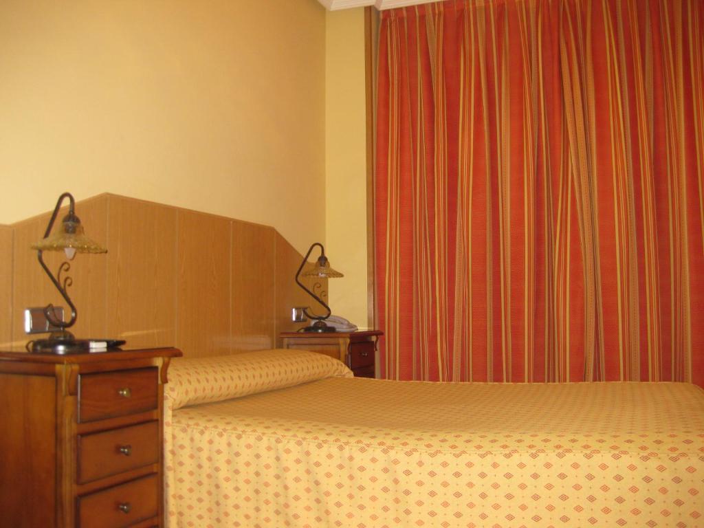Hostal Maria Ronda Madrid Buitenkant foto