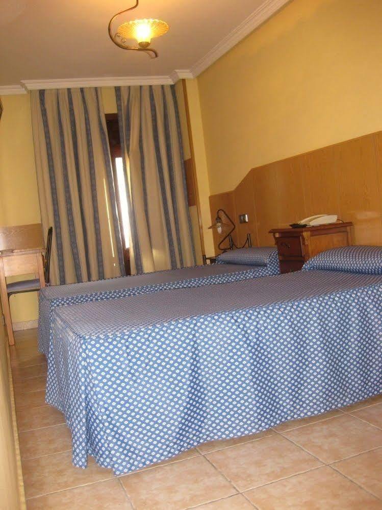Hostal Maria Ronda Madrid Buitenkant foto